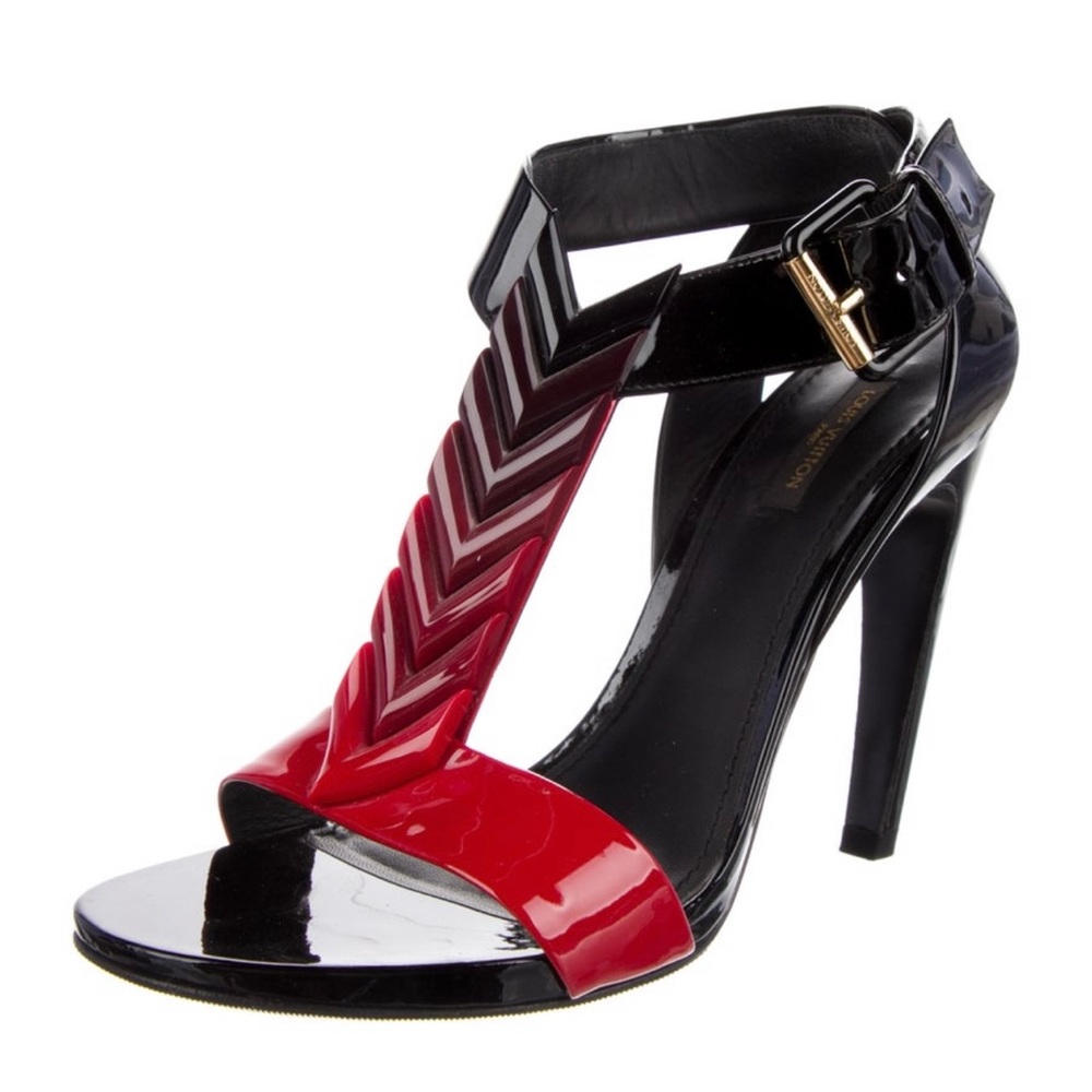 Louis Vuitton patent leather TStrap Sandals size 8.5/IT 38.5